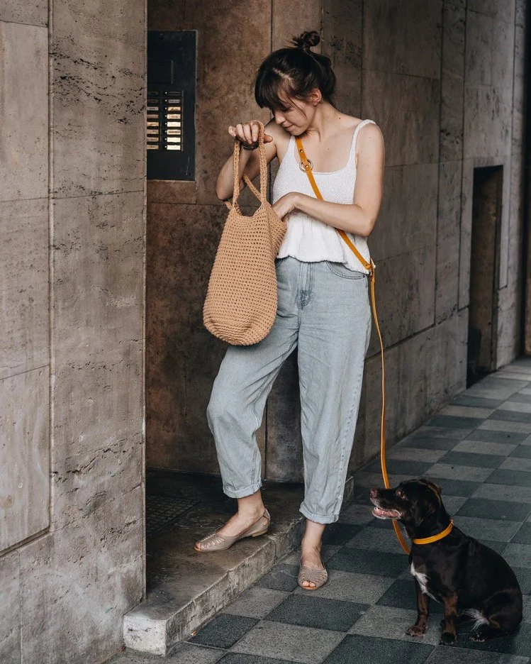Band & Roll Crossbody Leash in Latte - Image 5